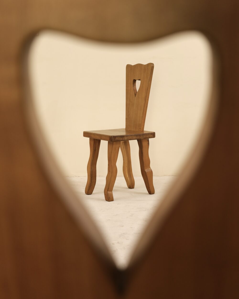 Chaises en noyer massif, France, 1980&rsquo;s