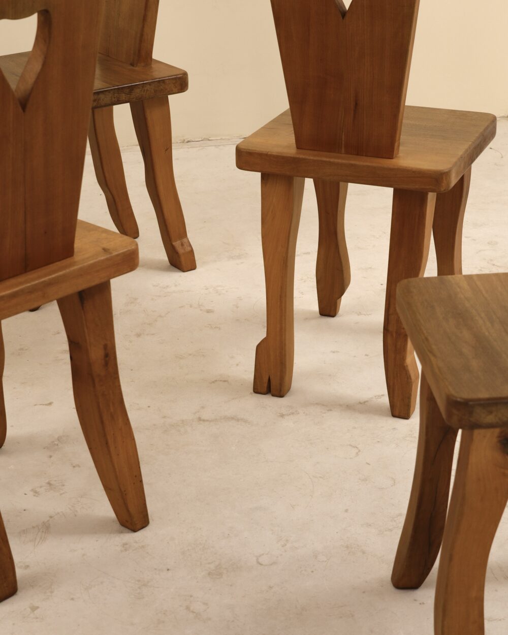 Chaises en noyer massif, France, 1980&rsquo;s