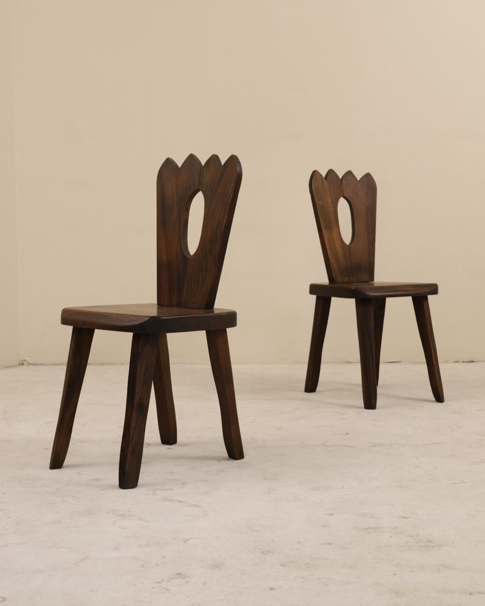 Paire de chaises en orme, Aranjou, France, 1980&rsquo;s
