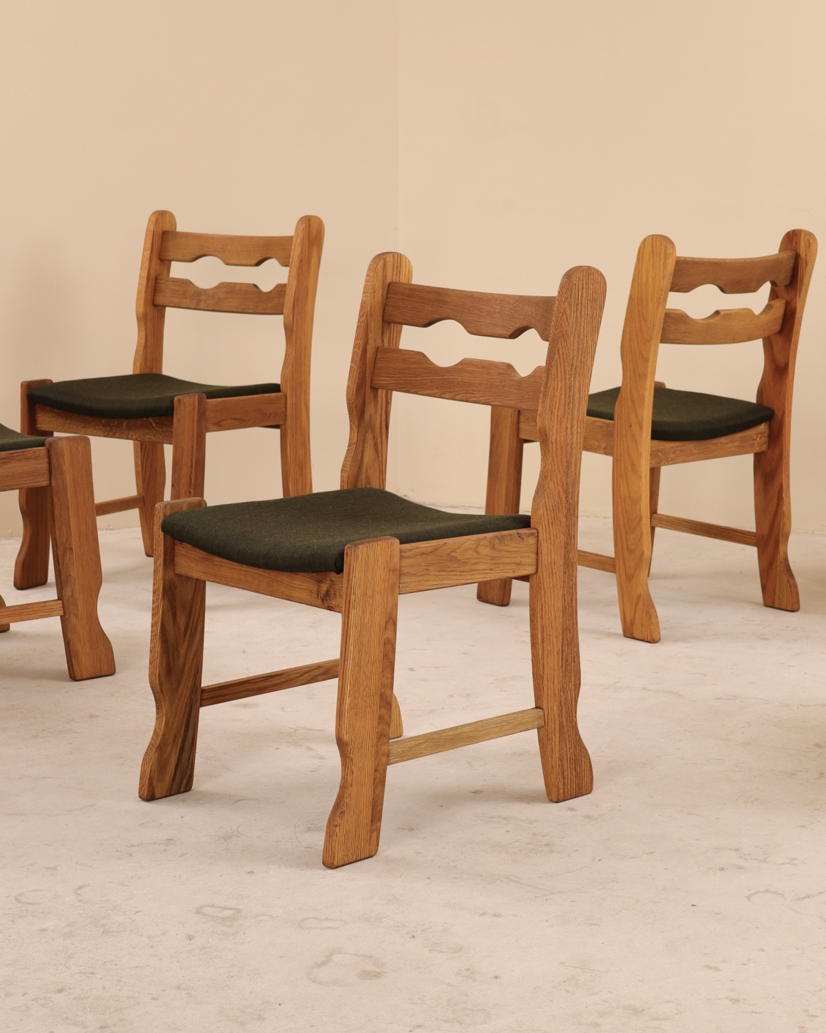 Chaises en chêne massif, France, 1960&rsquo;s