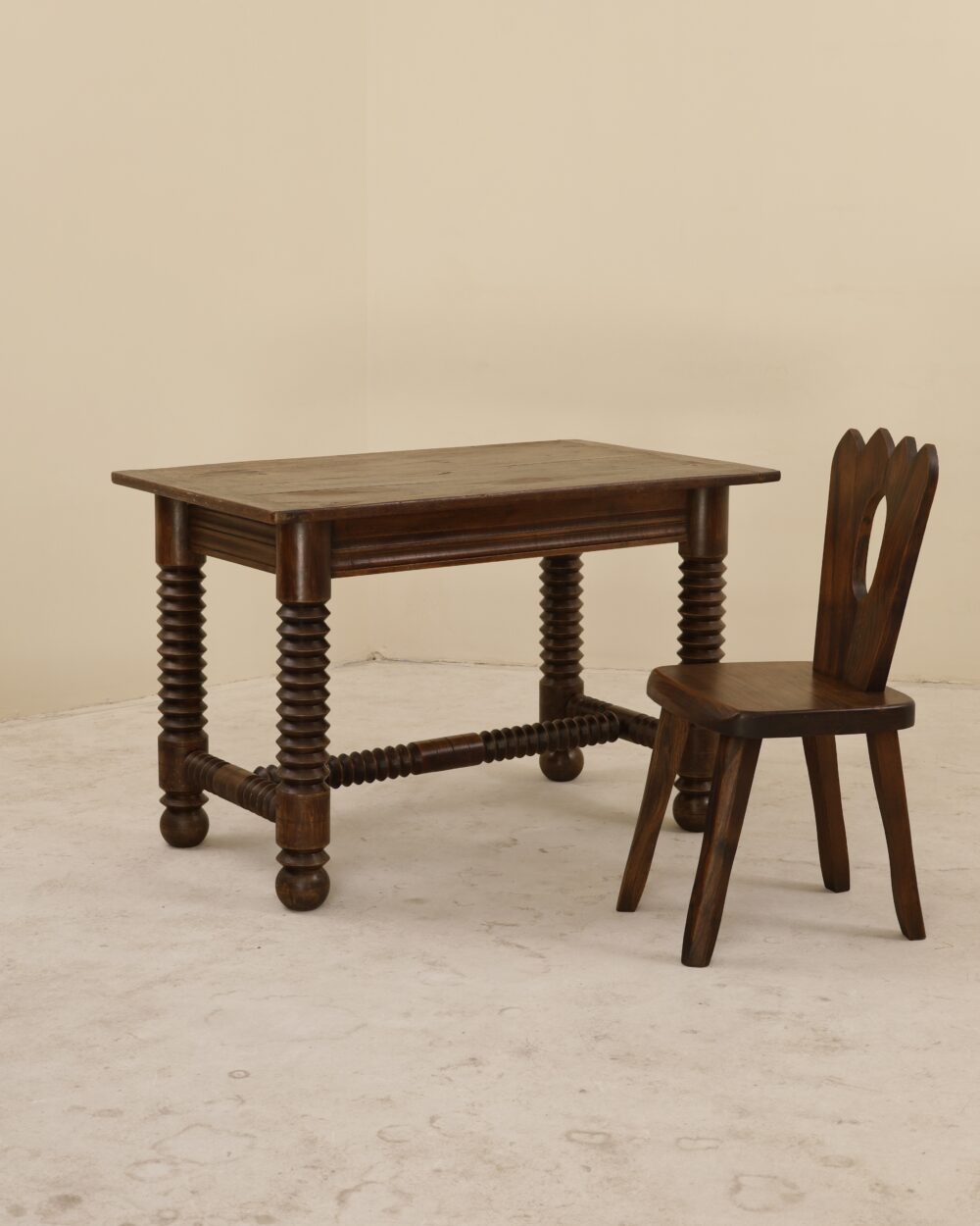 Table en bois massif, France, 1940&rsquo;s