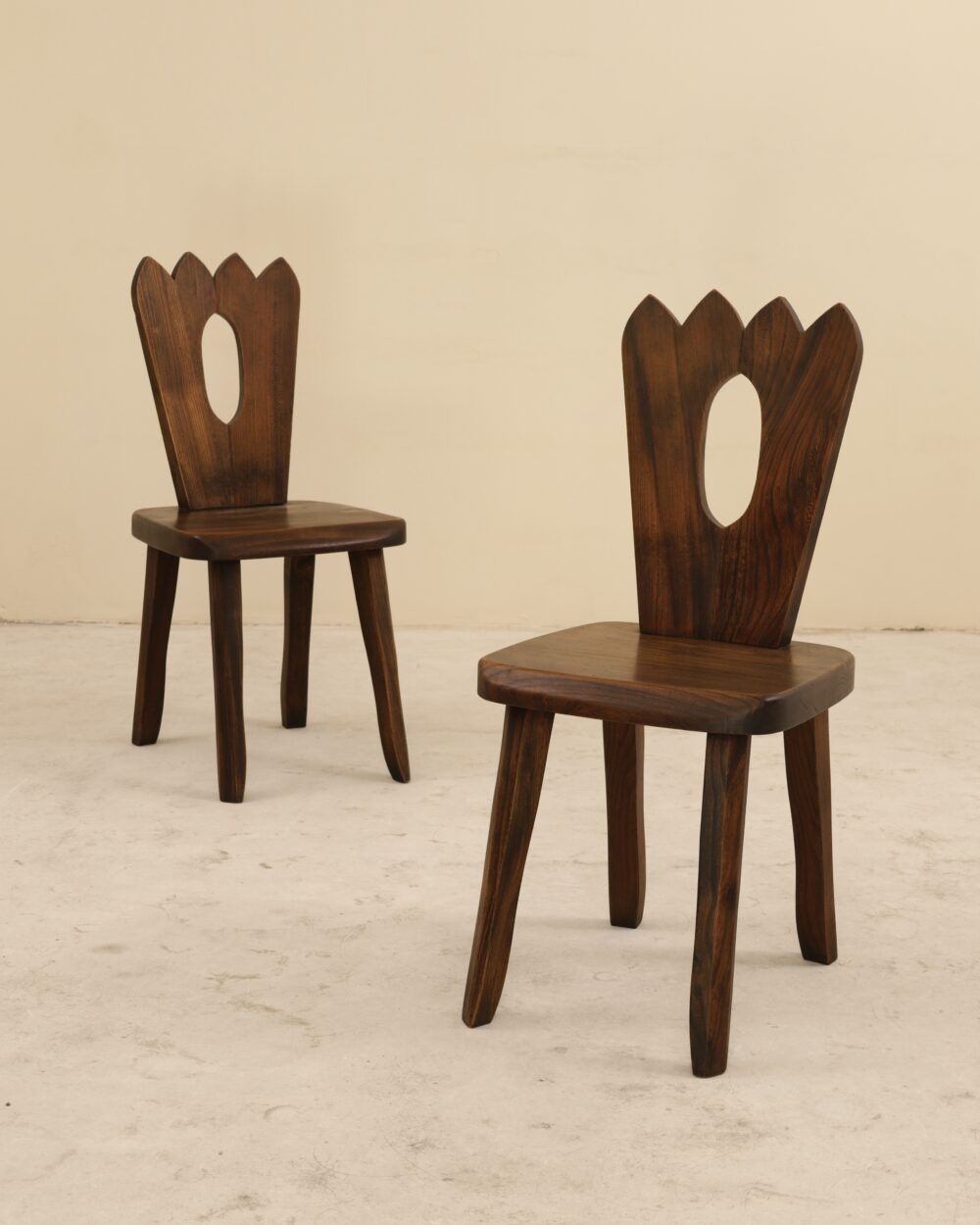 Paire de chaises en orme, Aranjou, France, 1980&rsquo;s