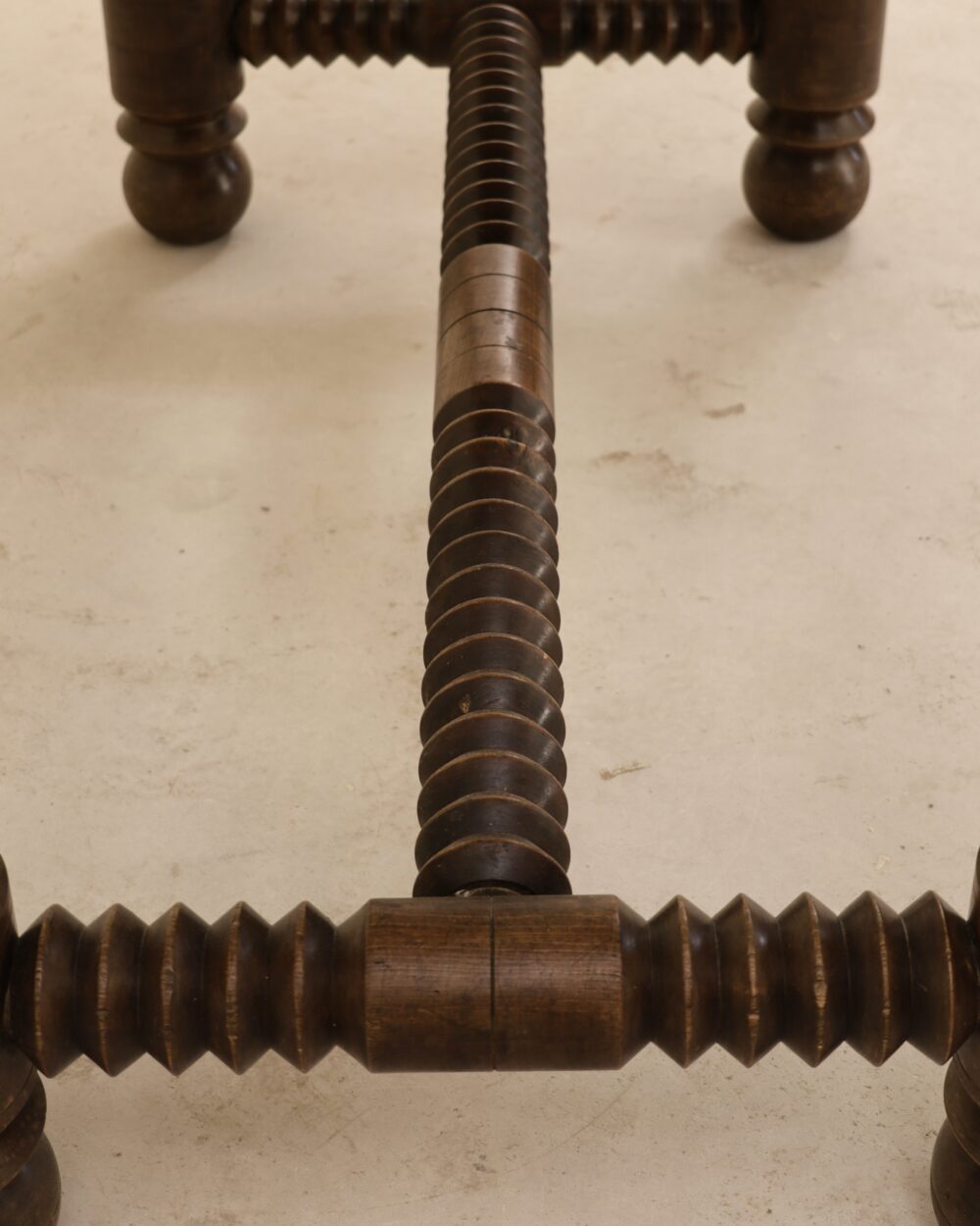 Table en bois massif, France, 1940&rsquo;s