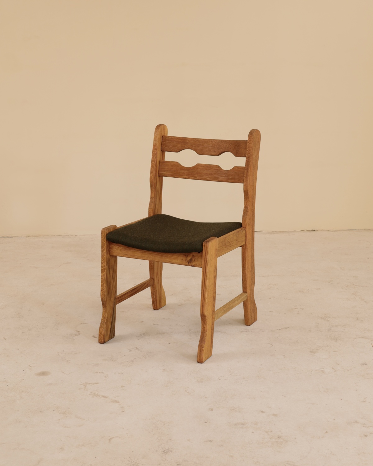 Chaises en chêne massif, France, 1960&rsquo;s
