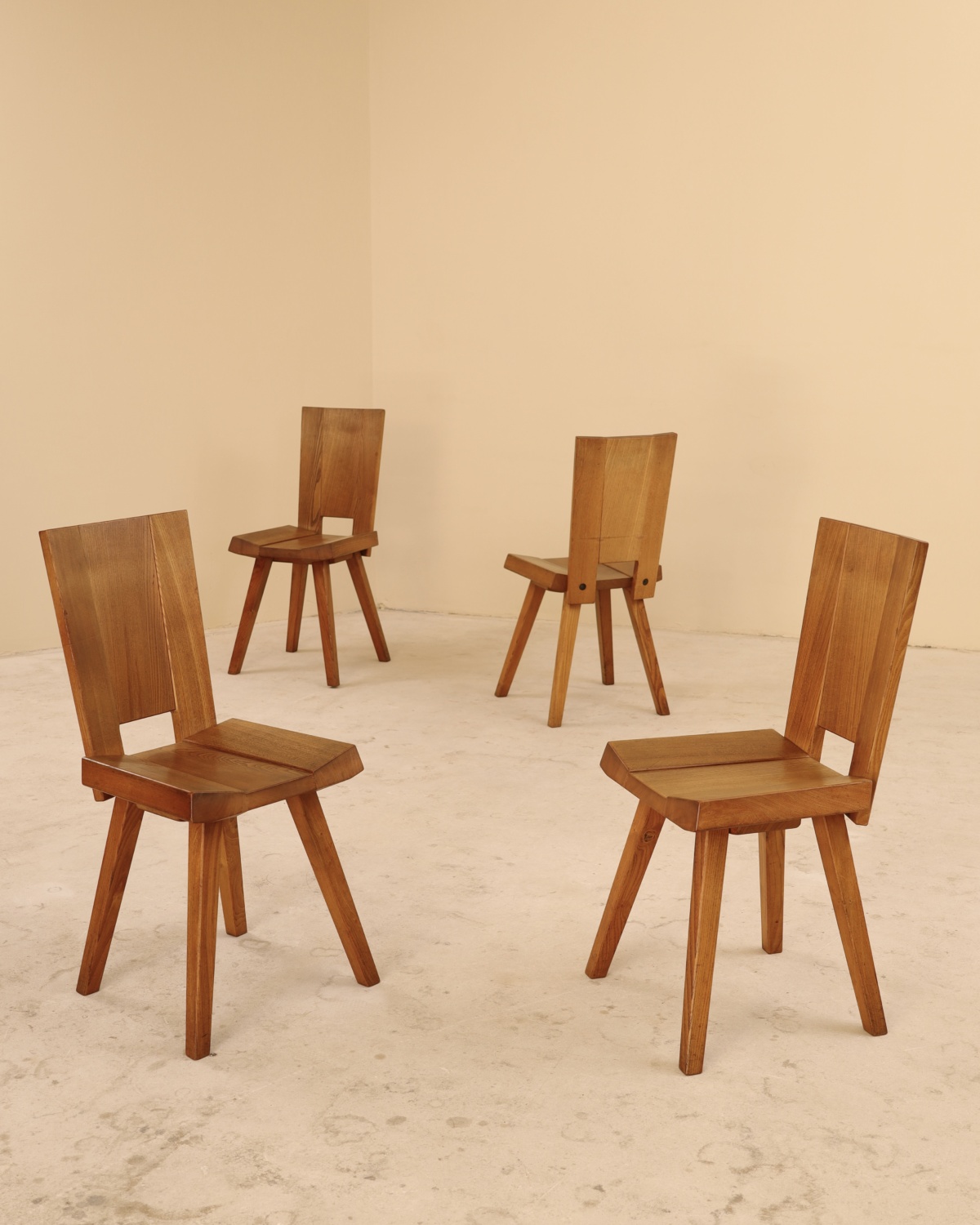 Chaises en orme massif, C. Demoyen, France, 1980&rsquo;s