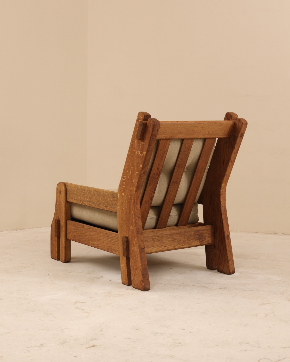 Fauteuil brutaliste, en chêne, France, 1970&rsquo;s